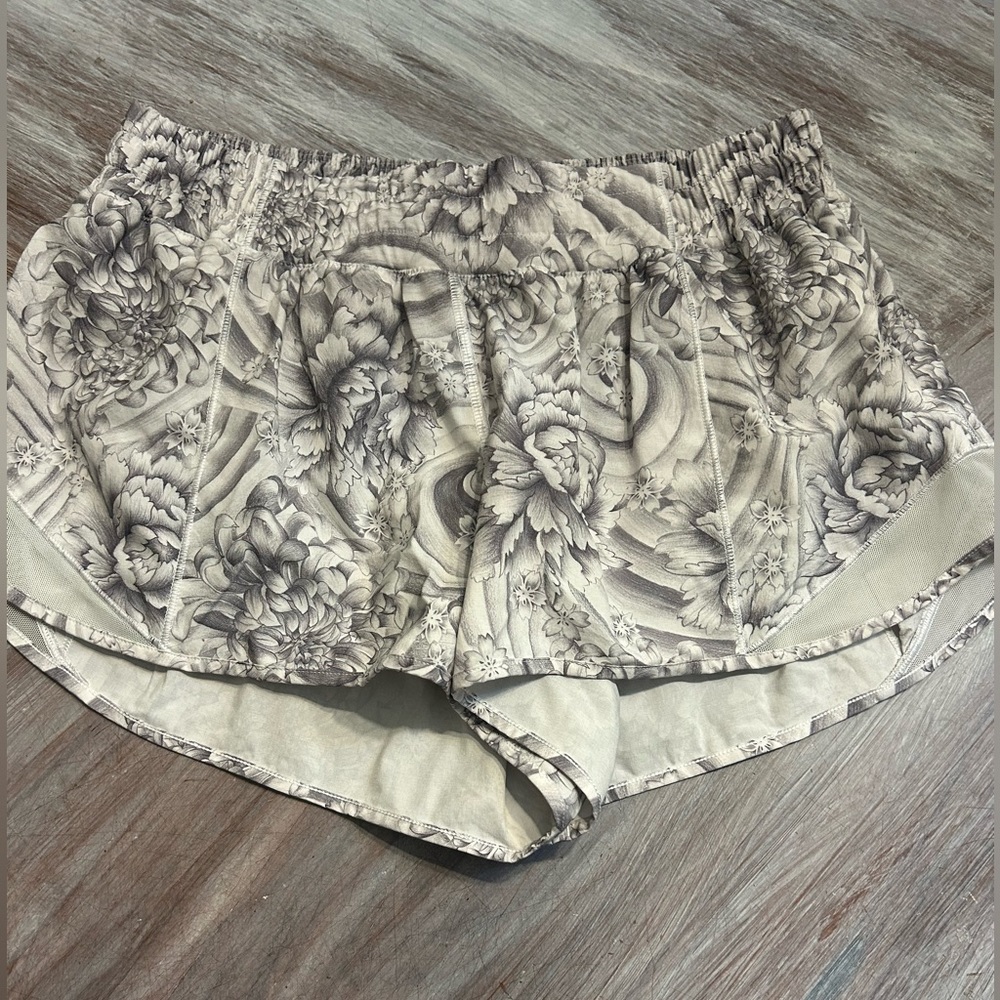Lululemon.Hotty Hot Shorts